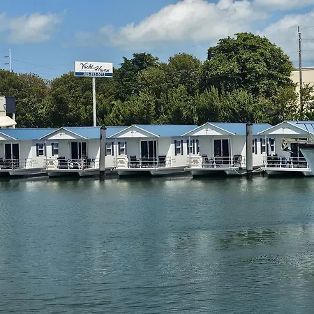 Yacht Haven Hotel